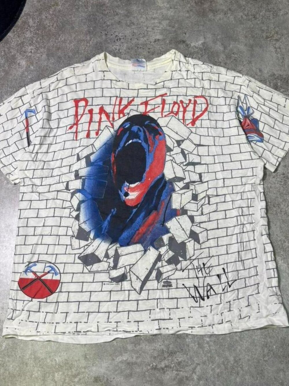 Vintage 1993 Pink Floyd The Wall AOP Double Sided Hanes XL T-shirt